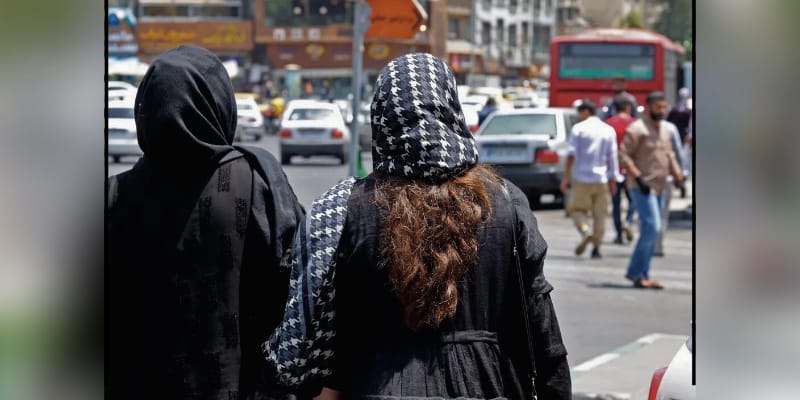 الحجاب بإيران.. مشكلة يحاول النظام عدم توظيفها سياسيا وأمنيا