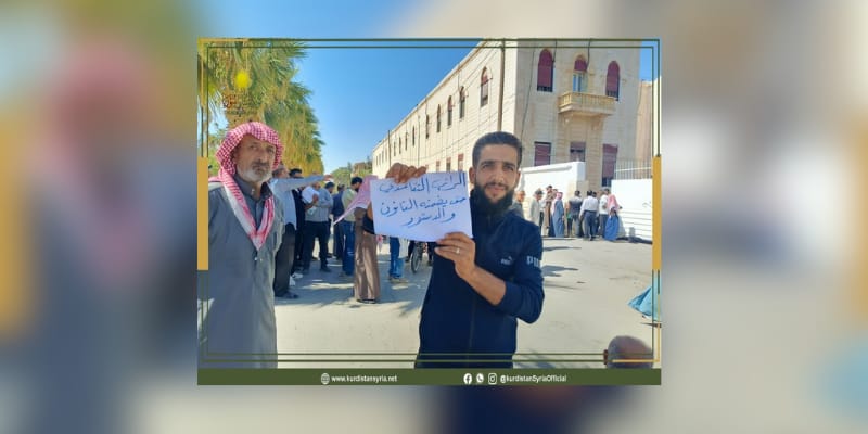 وفد من المتقاعدين العسكريين يلتقي مسؤولي المحافظة لنقل مطالبهم بعد وقفة احتجاجية