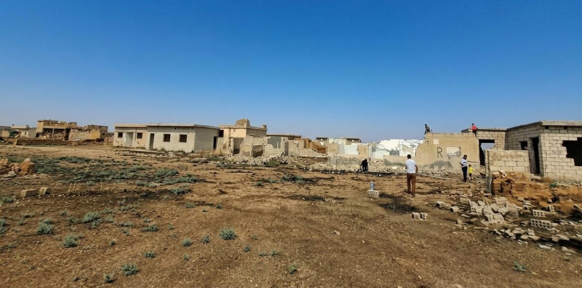رغم قسوة الدمار.. أهالي “حويشة” يمهدون لعودة تدريجية إلى قريتهم بعد 5 سنوات من التهجير