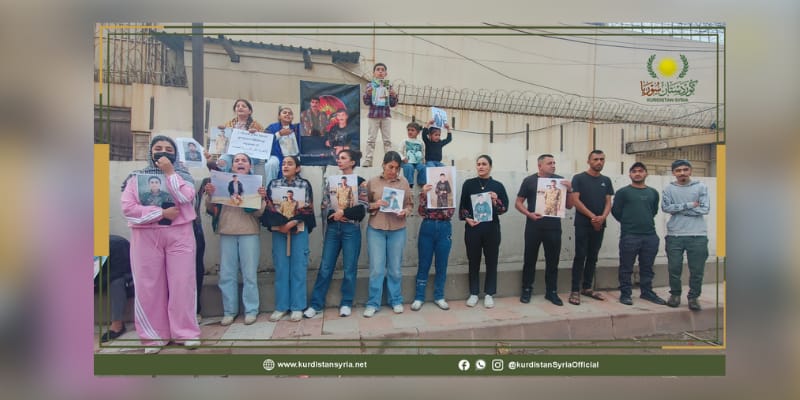 قامشلو.. وقفة احتجاجية لعوائل الأسرى، وسط المطالبة الفورية بالإفراج عن الأسرى لدى “الحكومة السورية المؤقتة”.