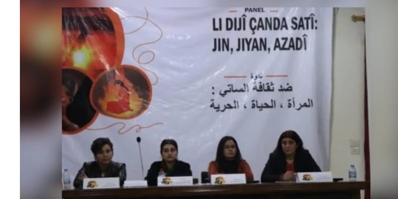 النساء يناقشن ثقافة الساتي